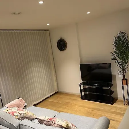 Appartamento Beautiful 2 Bed Flat In Finchley Road, Camden Londra Esterno foto