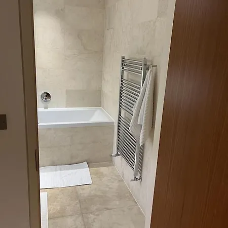 Appartamento Beautiful 2 Bed Flat In Finchley Road, Camden Londra Esterno foto