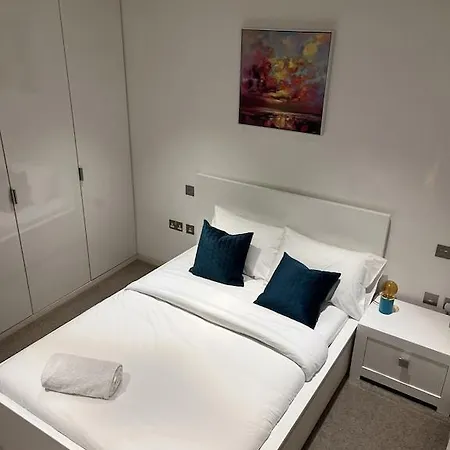 Appartamento Beautiful 2 Bed Flat In Finchley Road, Camden Londra Esterno foto