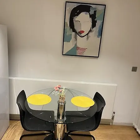 Appartamento Beautiful 2 Bed Flat In Finchley Road, Camden Londra Esterno foto